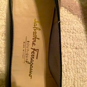 Vintage Ferragamo black flats! In great condition!